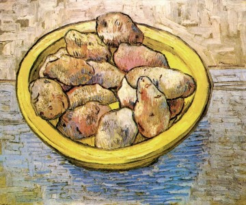 印象派の静物画 Painting - 黄色い皿に入ったジャガイモの静物画 フィンセント・ファン・ゴッホ